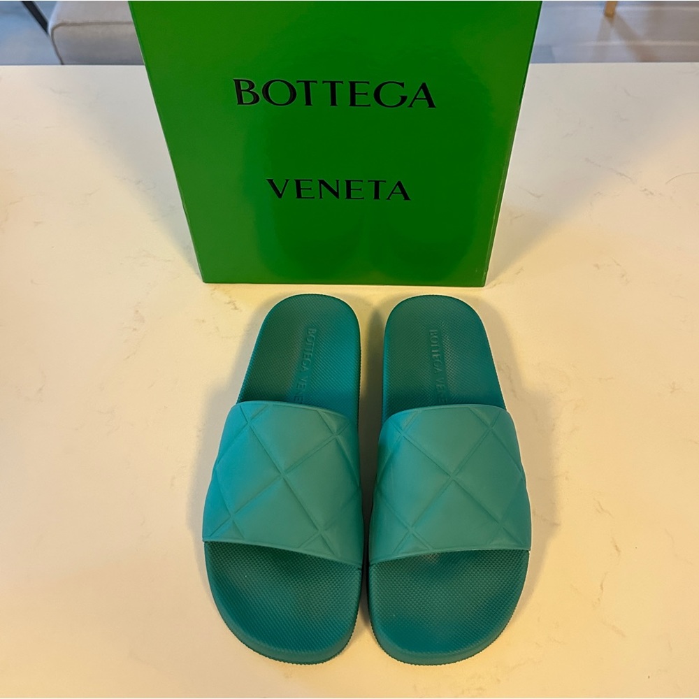 Bottega Veneta quilted slides